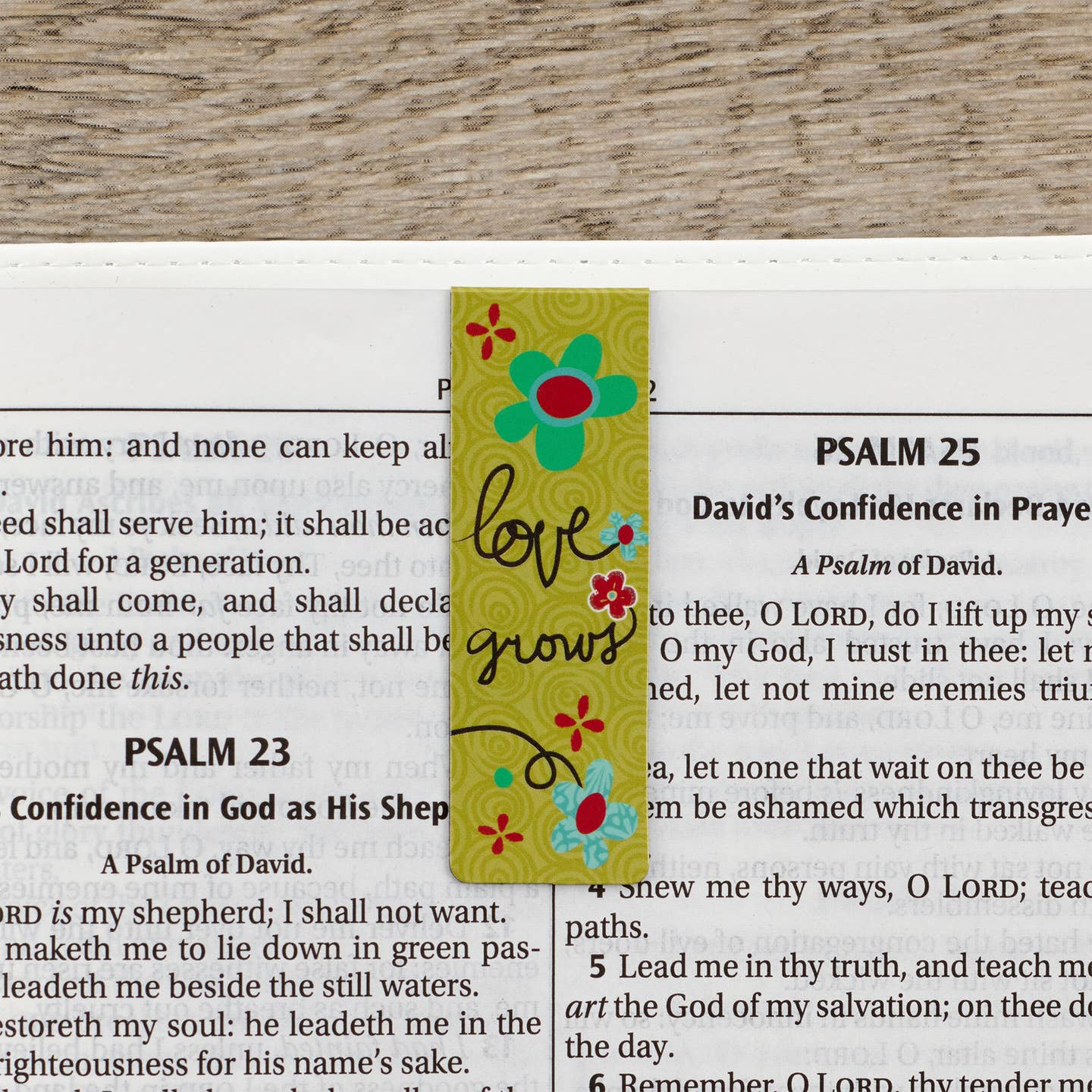 Love Never Fails Magnetic Bookmark Set